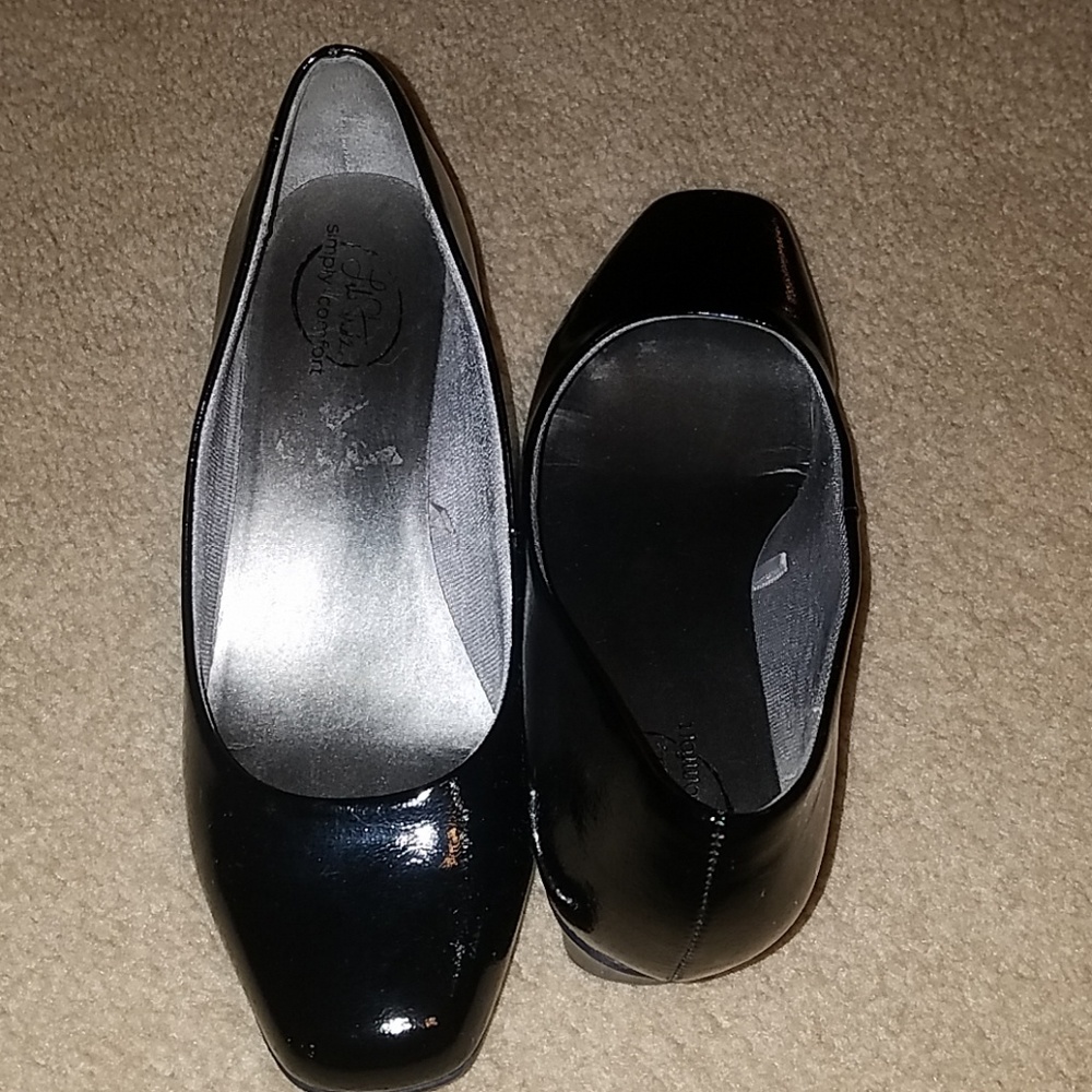 Black wedge